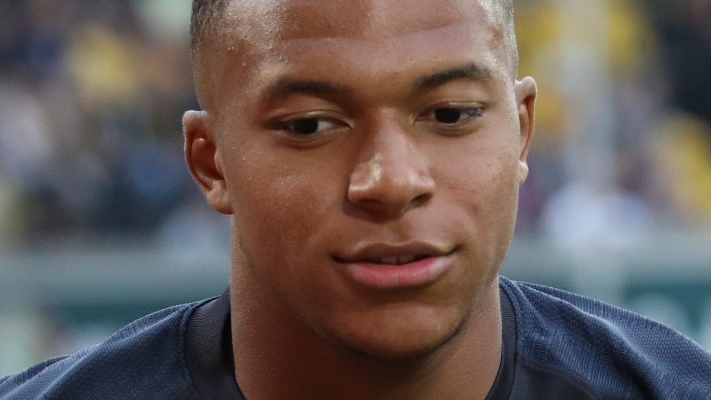 Kylian Mbappé in match context, illustrating the European Golden Shoe storyline in the final-weekend roundup.